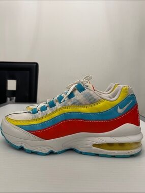 NIKE AIR MAX 95 GS “ WHITE BLUE FURY OPTION YELLOW” SNEAKERS BOYS-GIRLS SIZE 6Y